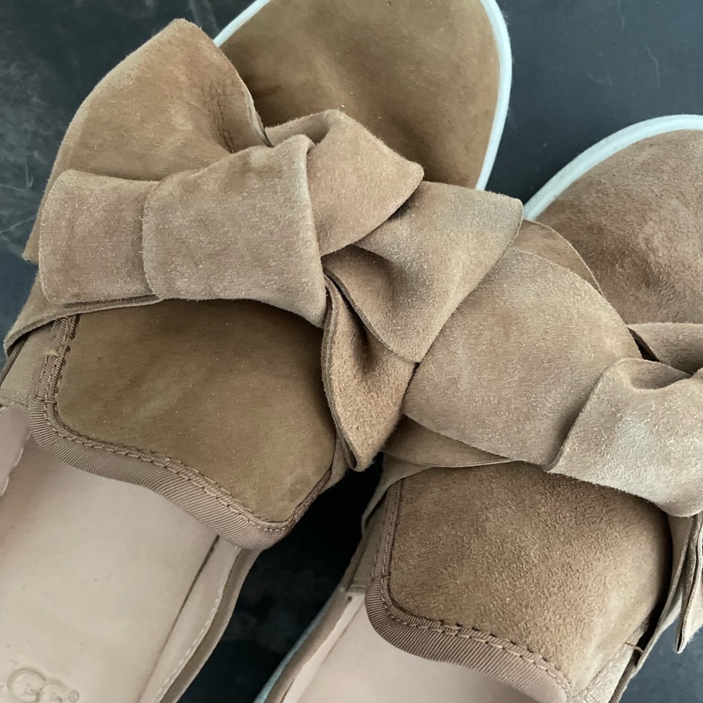 UGG slides size 8